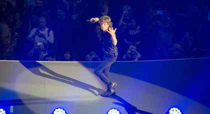 Mick Jagger on stage in Oregon home of Centratel Telephone Answering Service