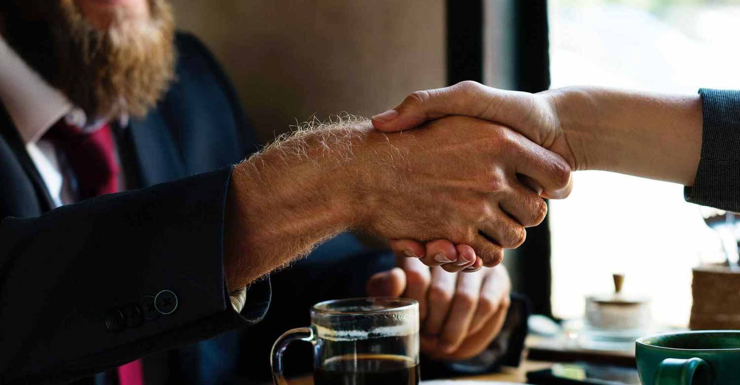 A customer shaking hands with Centratel Telephone Answering Service sales manager