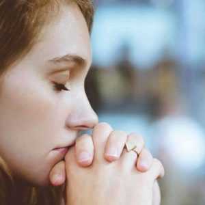 A girl concentrating on Mind-Set and Focus as best companions for an answering service business