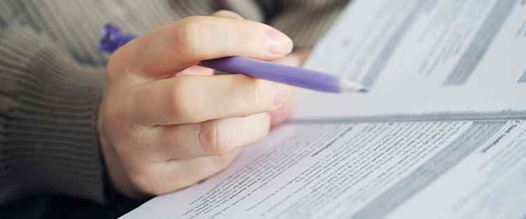 Centratel's telephone answering agent taking notes reviewing a customer phone answering protocol