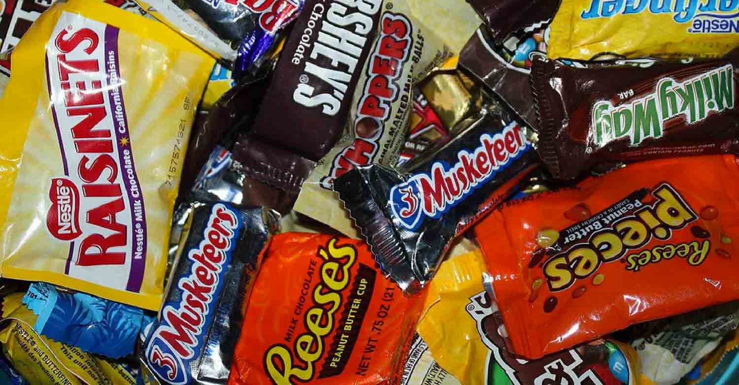 A bunch of candies for Halloween night could be the culprit for an emergency trip to the veterinary