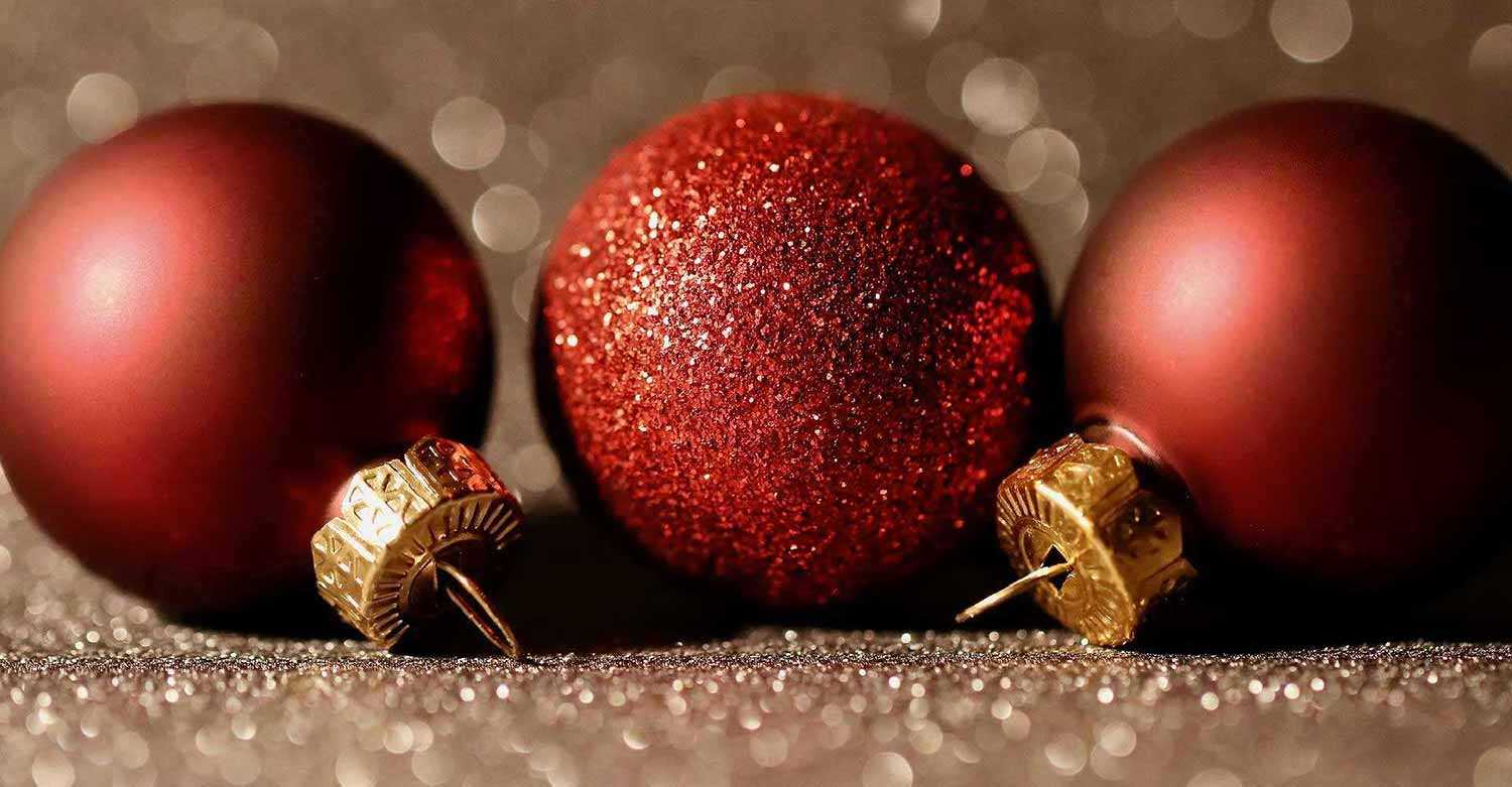 Red Christmas decorations to enjoy holidays while an answering service is taking your calls