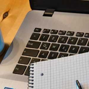 The desk of a smart worker with the help of an answering service during the Covid crisis