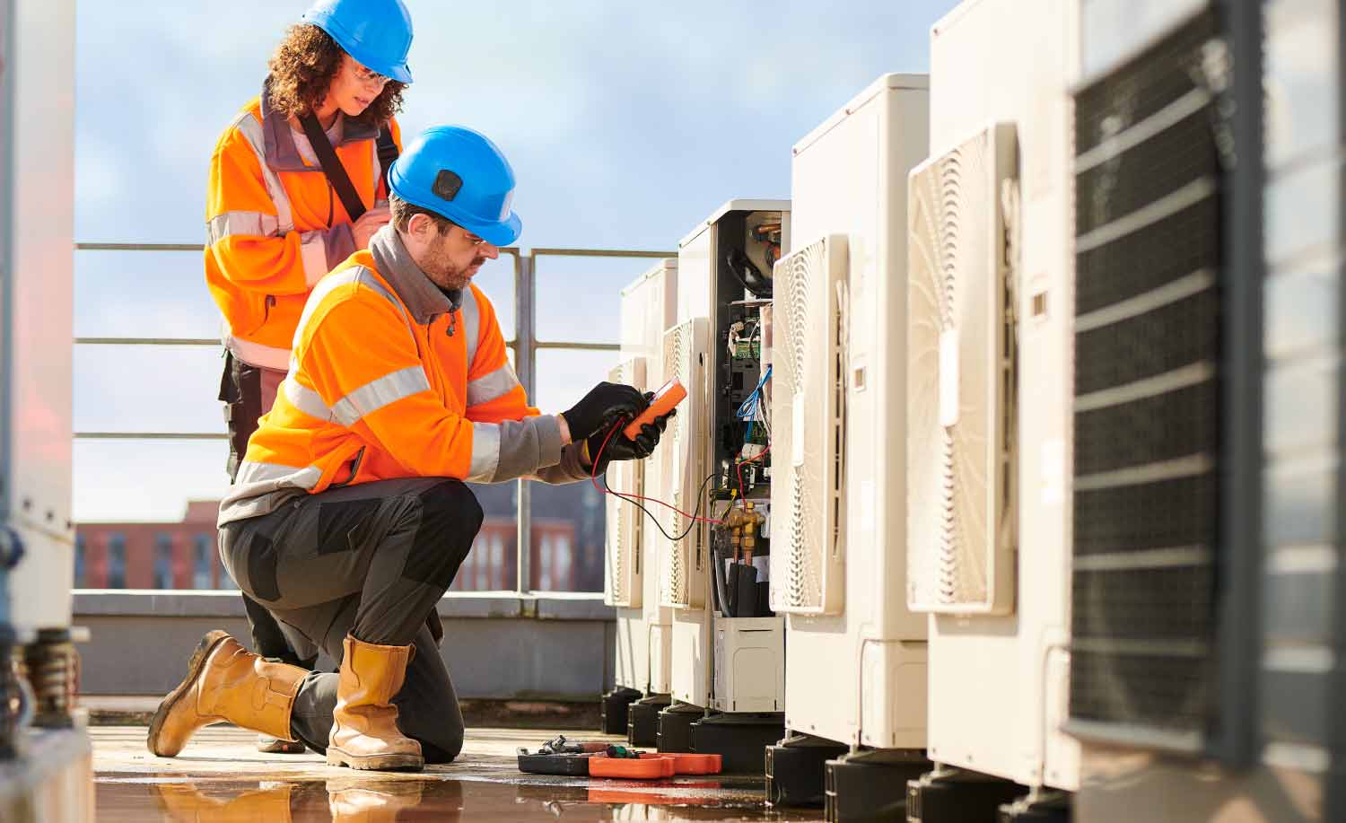 HVAC operators working without interruption thanks to their HVAC answering service