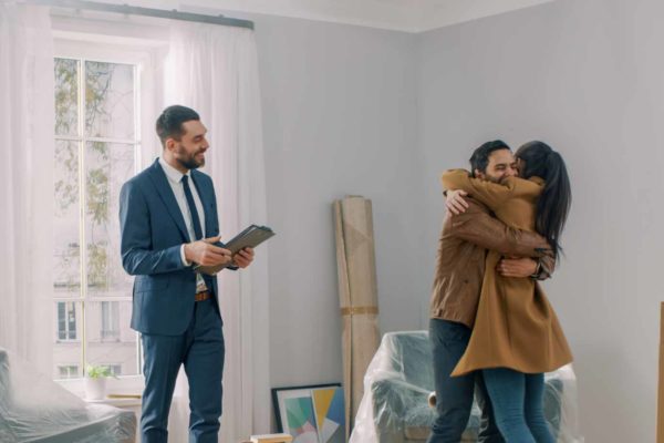 A property manager meeting people with the help of his telephone answering service